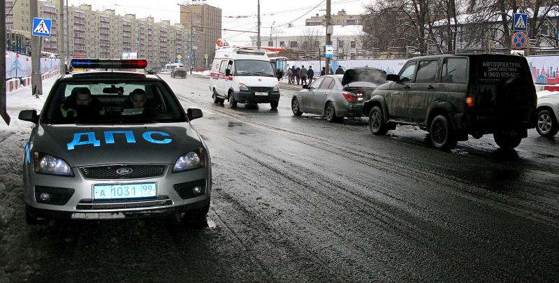 Полиция выехала на место аварии в Южном округе Москвы