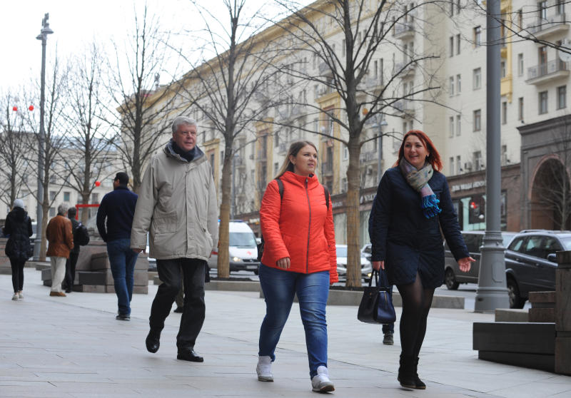 Резкое потепление до плюс 15 градусов пообещали жителям Москвы на пятницу