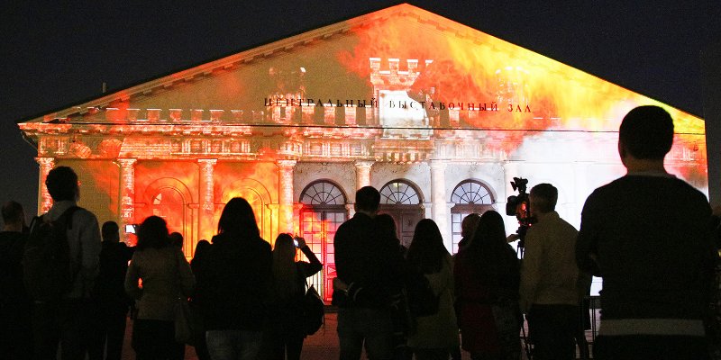 Фасад московского Манежа станет экраном для световых фильмов о войне