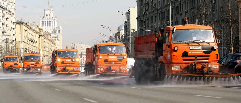 Весной дороги и дворы Москвы пять раз промыли с шампунем