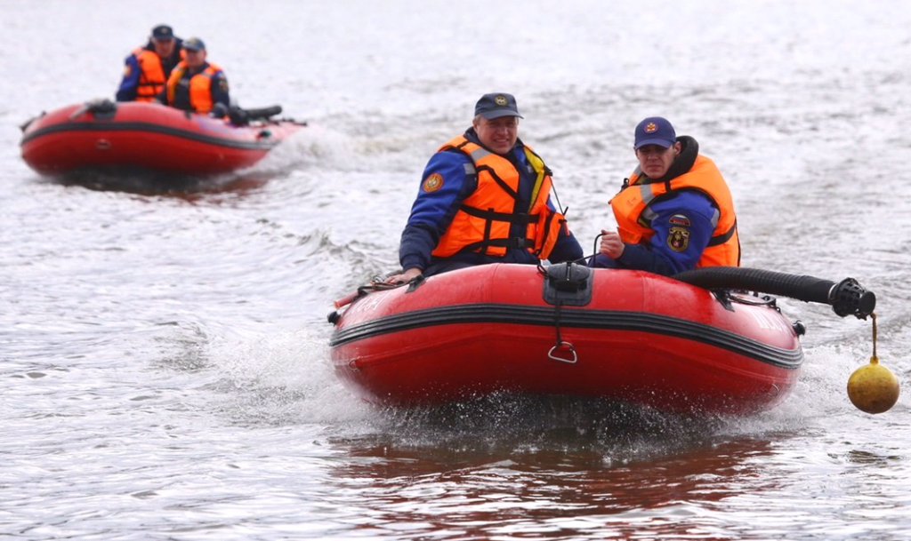 Спасатели Москвы отмечают 143 года городской службе спасения на воде