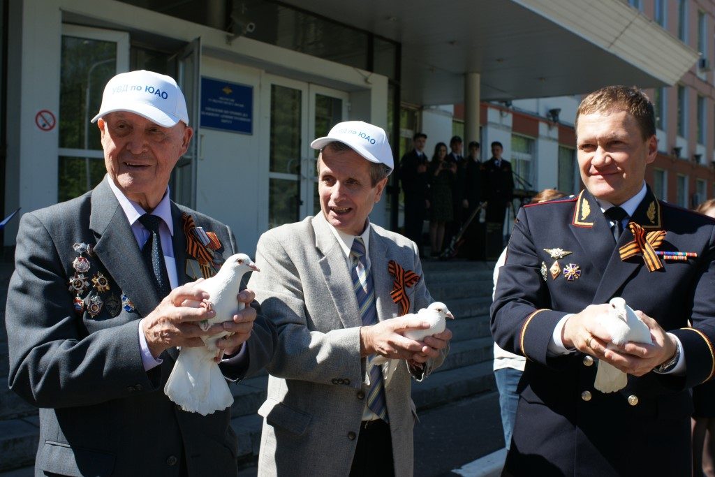 Стражи порядка УВД по ЮАО поздравили ветеранов с великим Днем Победы