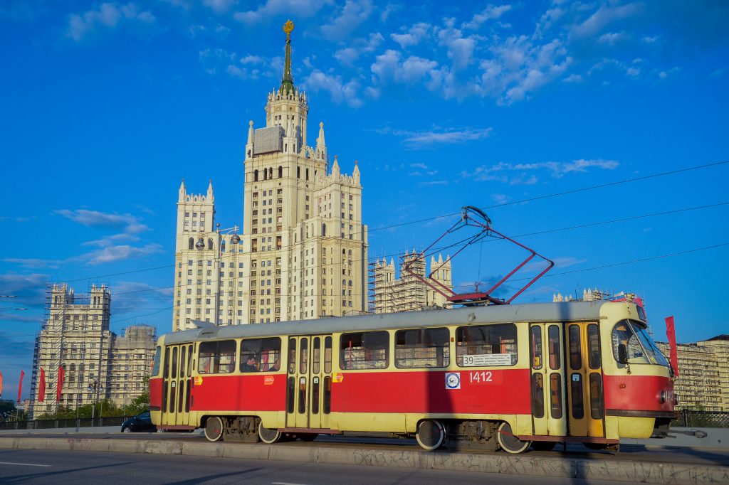 Теплая и сухая погода ждет Москву в пятницу