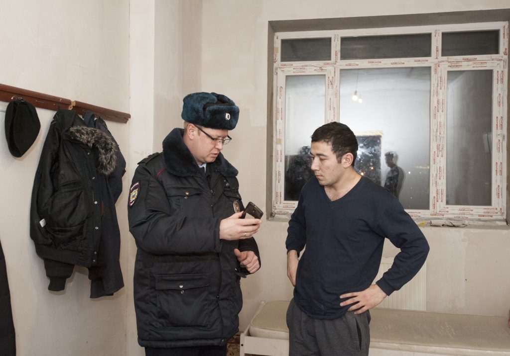На юге Москвы сотрудники полиции выявили нарушения миграционного законодательства