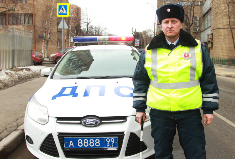 Полицейские снова будут нести постовую службу на перекрестках в ветрозащитных стеклянных кабинах. Фото: Наталия Нечаева, «Вечерняя Москва»