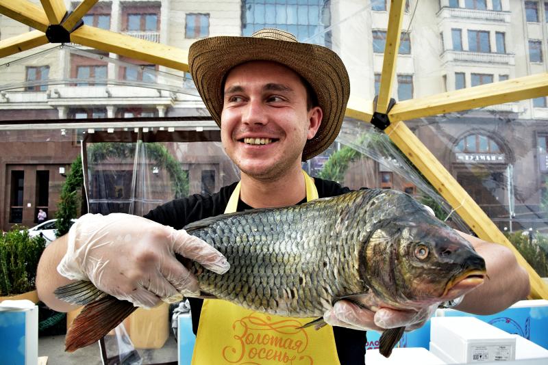 Вплоть до 27 мая рыбодобытчики со всей России порадуют гостей и жителей столицы дарами морей и рек. Фото: Антон Гердо