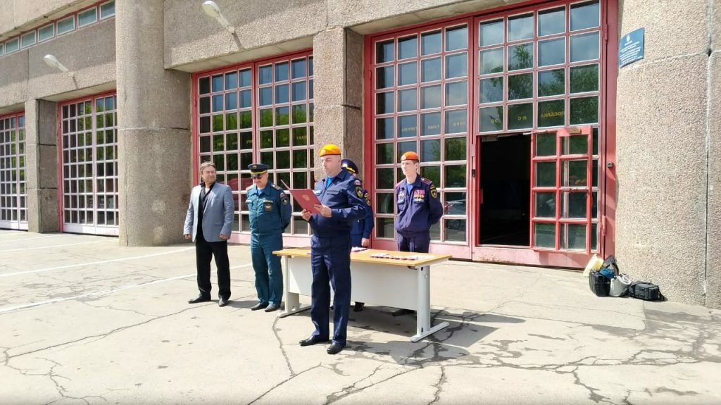 Церемония награждения добровольцев. Фото: пресс-служба Управления по ЮАО Главного Управления МЧС России по г. Москве