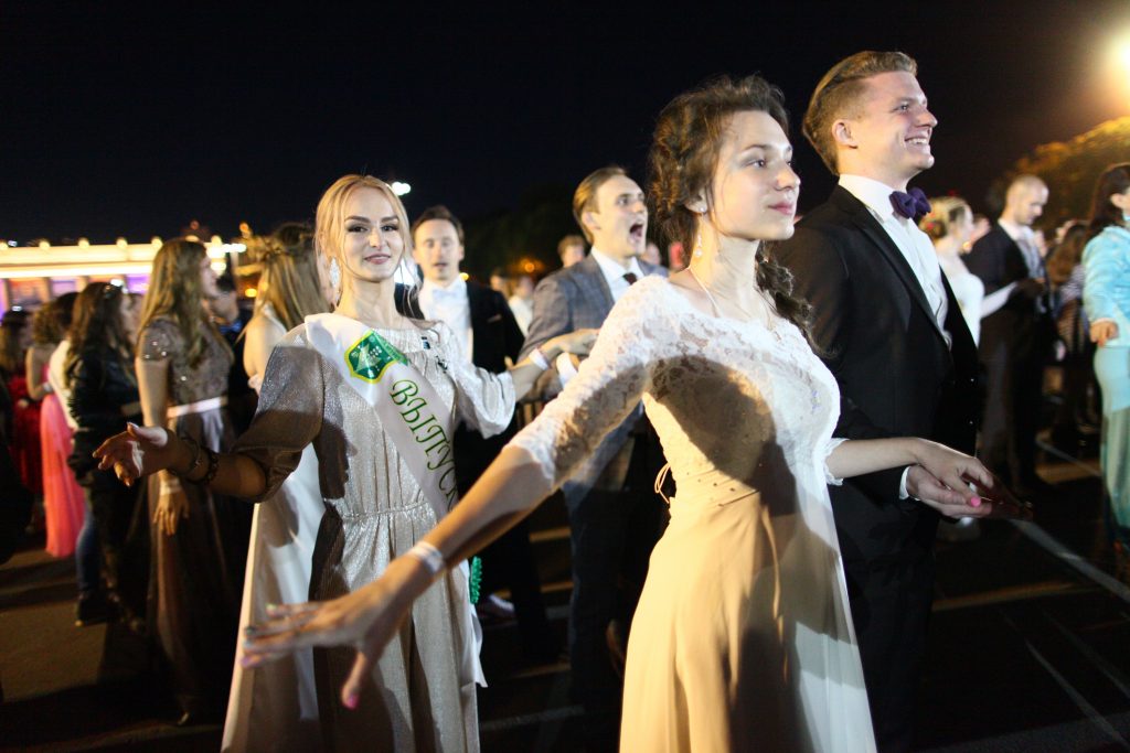 Выпускной вечер в Кремле отметили шесть тысяч школьников. Фото: архив, «Вечерняя Москва»