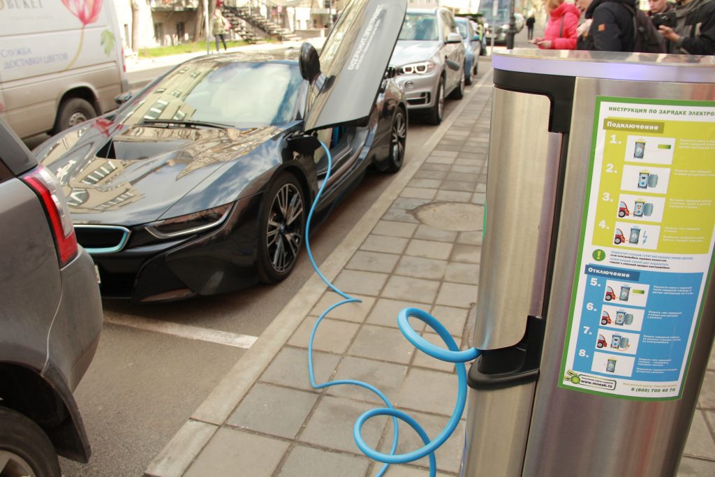 Москвичи с электромобилями смогут получить собственные парковки