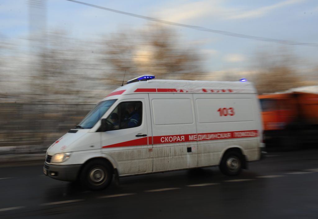 На юге Москвы спасли женщину с ножевым ранением груди