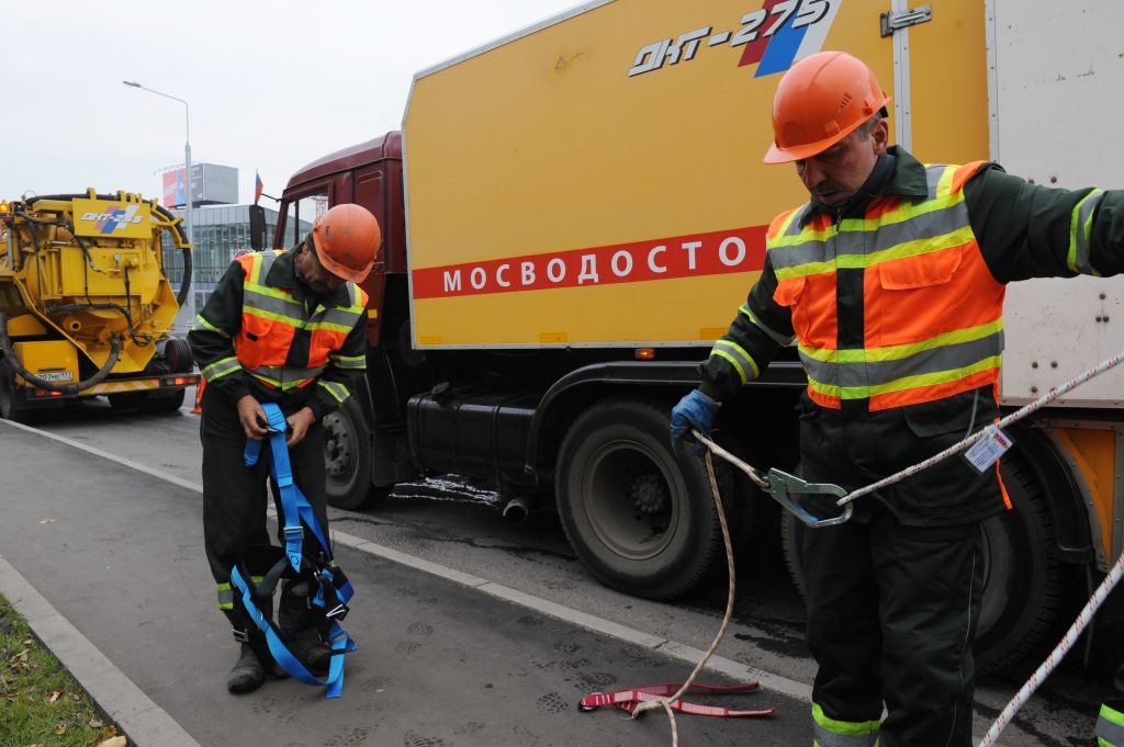 Более тысячи сотрудников «Мосводостока» подготовили к ливням в Москве