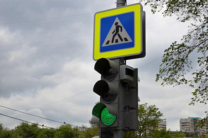 Режим работы светофоров изменили в городе