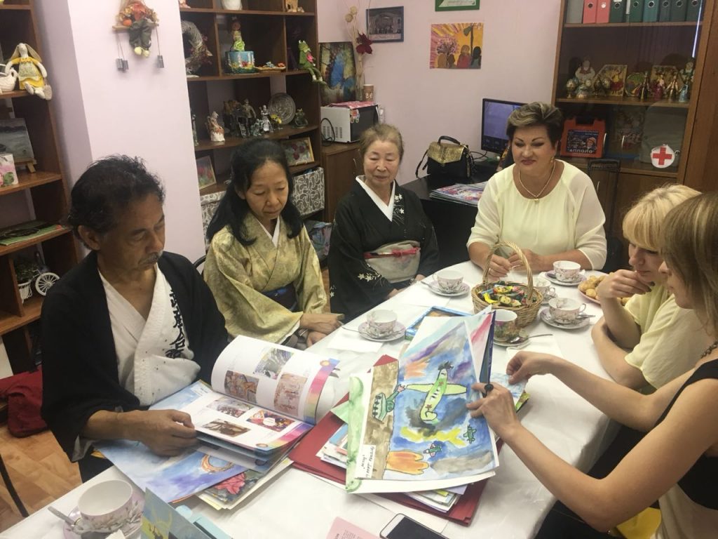 Делегация японских художников посетила Южных округ. Фото: пресс-служба Территориальной клубной системы «Орехово»