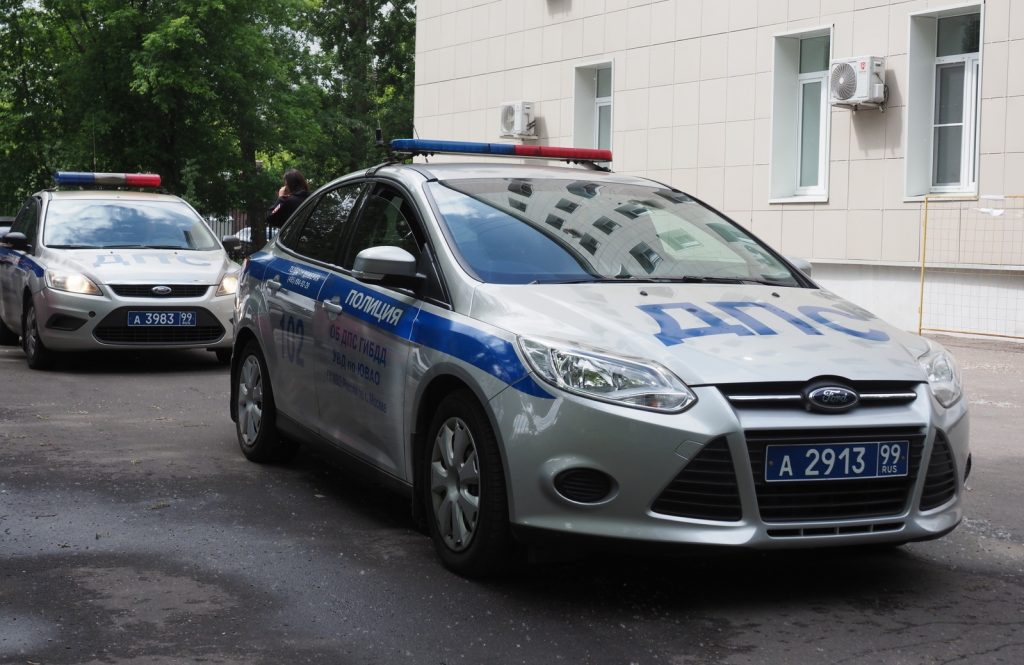 Зарезанного пенсионера обнаружили в иномарке на юге Москвы: возбуждено дело