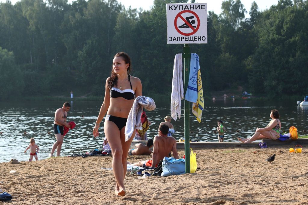 Роспотребнадзор временно запретил купание в трех зонах отдыха Москвы. Фото: Регина Бибнева, «Вечерняя Москва»