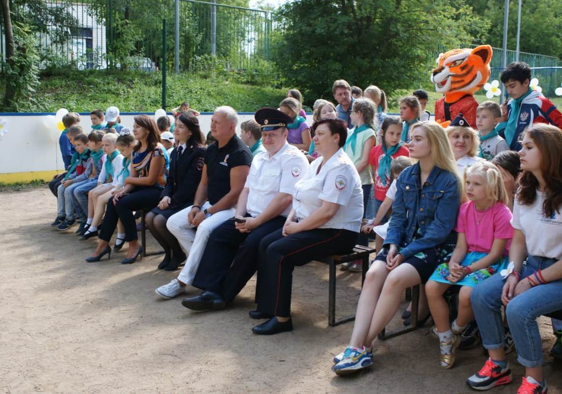 Полицейские юга столицы посетили Центр поддержки семьи и детства в преддверии Дня семьи, любви и верности