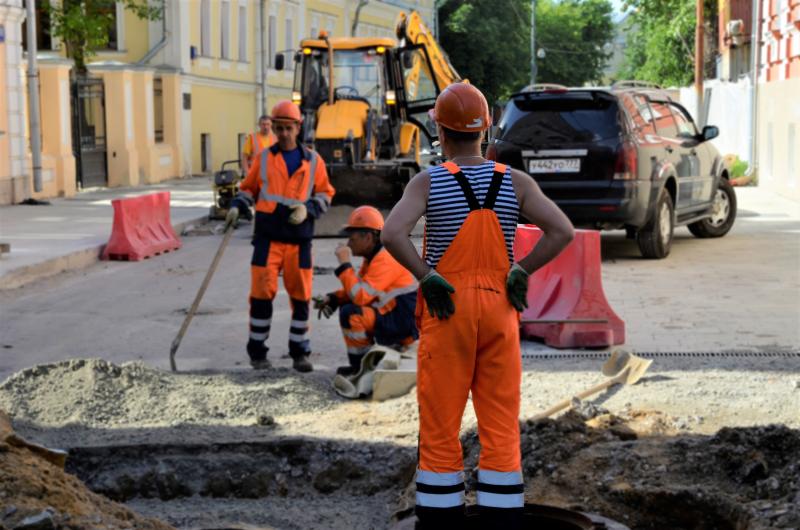 Парковочные карманы и «лежачих полицейских» сделают на Братеевской улице