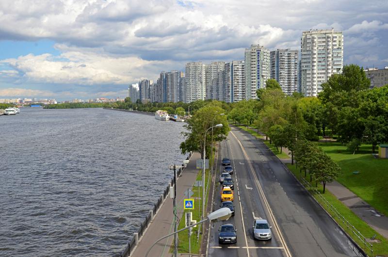 Благоустроенную набережную открыли в Нагатинском Затоне. Фото: Анна Быкова, «Вечерняя Москва»