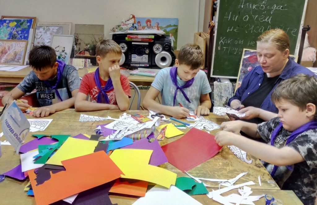 Укротить дракона: юных москвичей научили мастерить необычные поделки