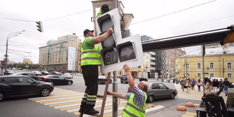 ЦОДД установит светофоры на «аварийных зебрах» в Москве