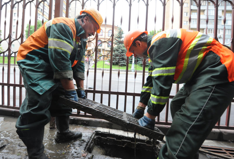 Специалисты Мосводостока перешли на усиленный режим работы из-за ливня