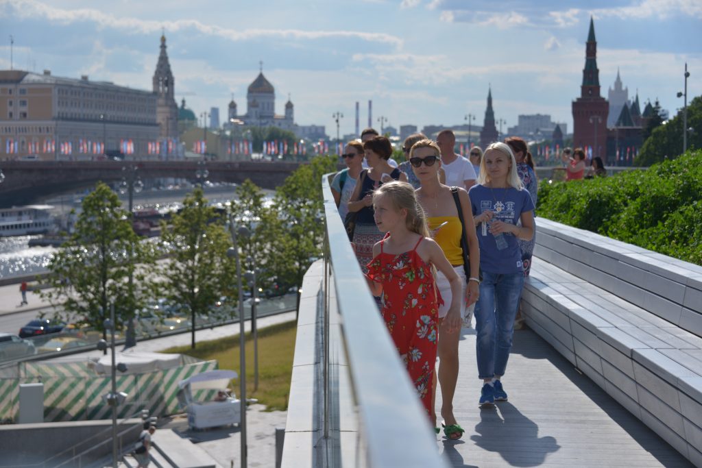 Охрана парка «Зарядье» останется на прежнем уровне. Фото: архив, «Вечерняя Москва»