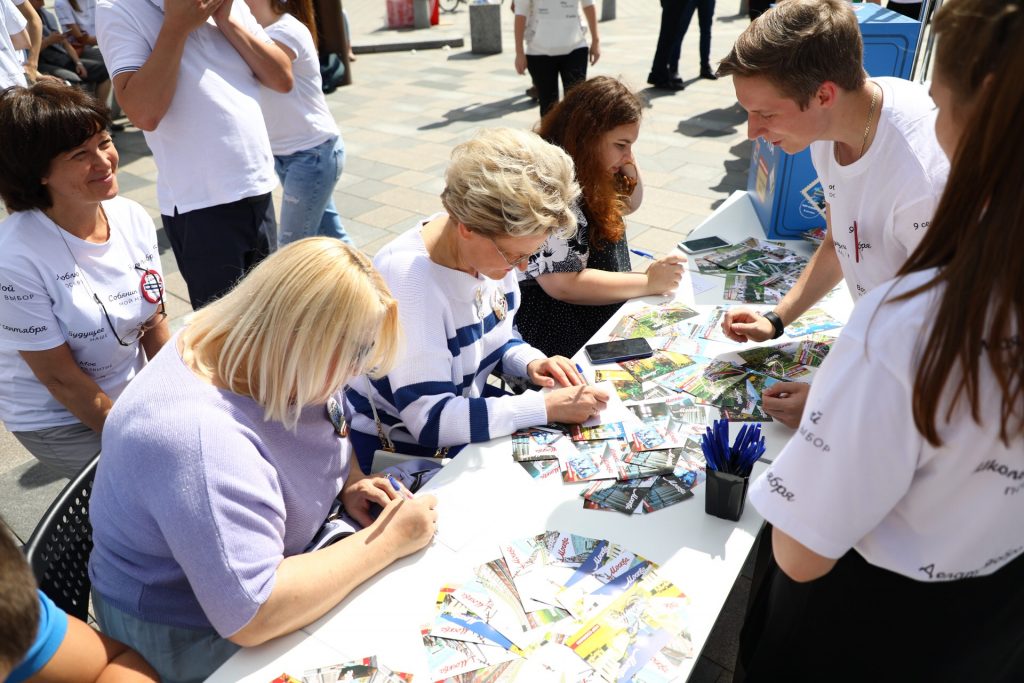 Более 10 тыс волонтеров примут участие в агитационной кампании Собянина