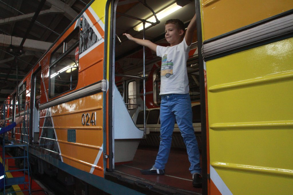 Тематический поезд «Город образования» запущен в Московском метрополитене