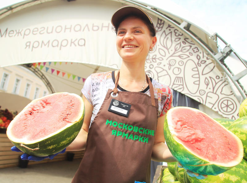 Диетологи советуют не увлекаться арбузами. Фото: Наталия Нечаева