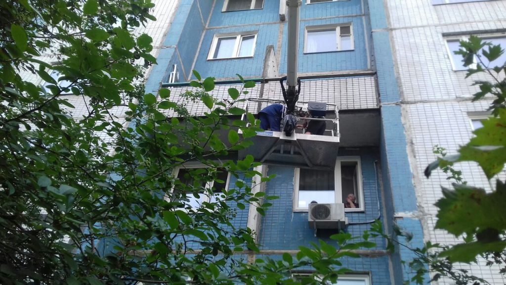 Специалисты «Жилищника» провели санобработку балкона
