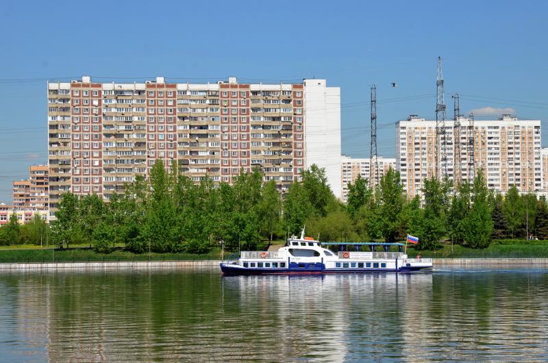 Тестовый режим: в столице запустили пассажирский теплоход