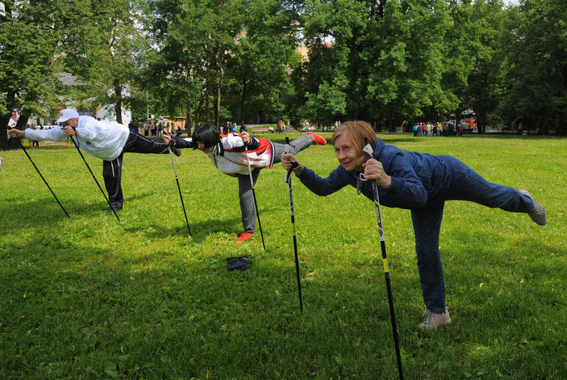 Открытый мастер-класс по скандинавской ходьбе пройдет в сквере «Школьный»