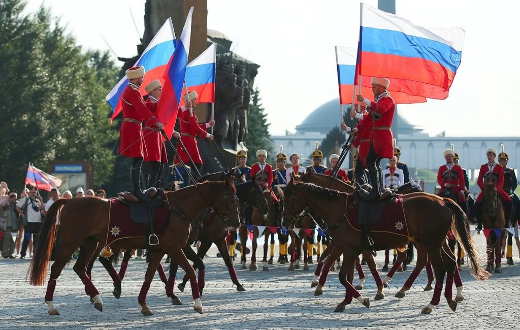 Москвичи смогут сфотографироваться с огромным флагом России в Парке Победы