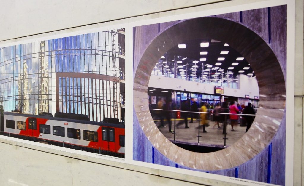 Фотовыставка ко дню рождения МЦК открылась на станции «Площадь Гагарина». Фото: официальный сайт мэра Москвы