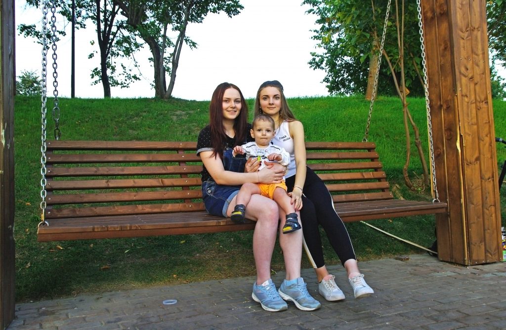 27 августа 2018 года. Елена Леонтьева с сыном Костейи Светланой Скворцовой вс квере