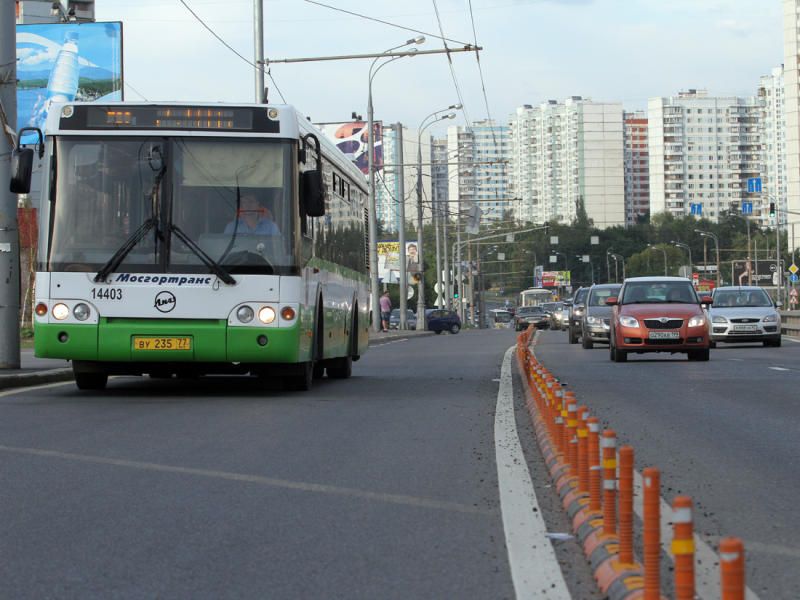 Около 20 километров выделенных полос организовали для общественного транспорта