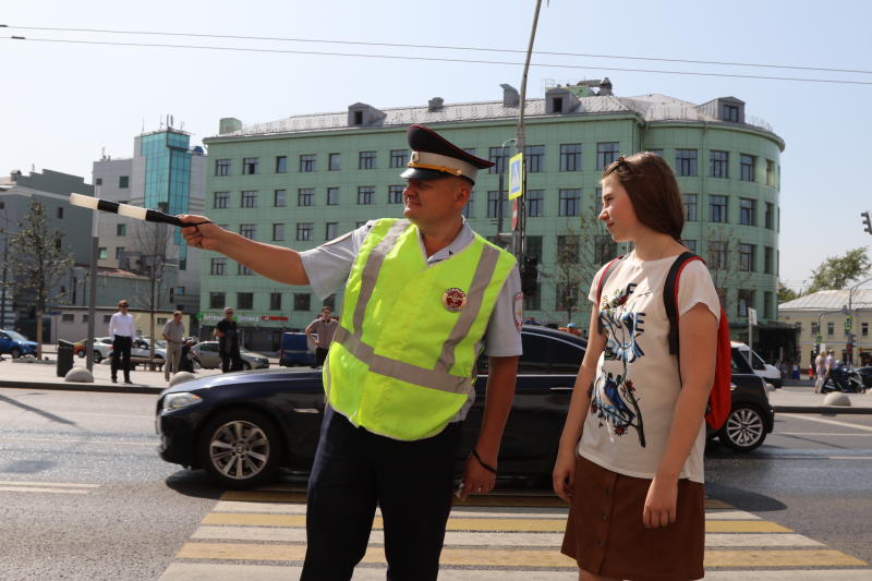 На юге Москвы автоинспекторы проводят профилактический рейд «Перекрёсток»