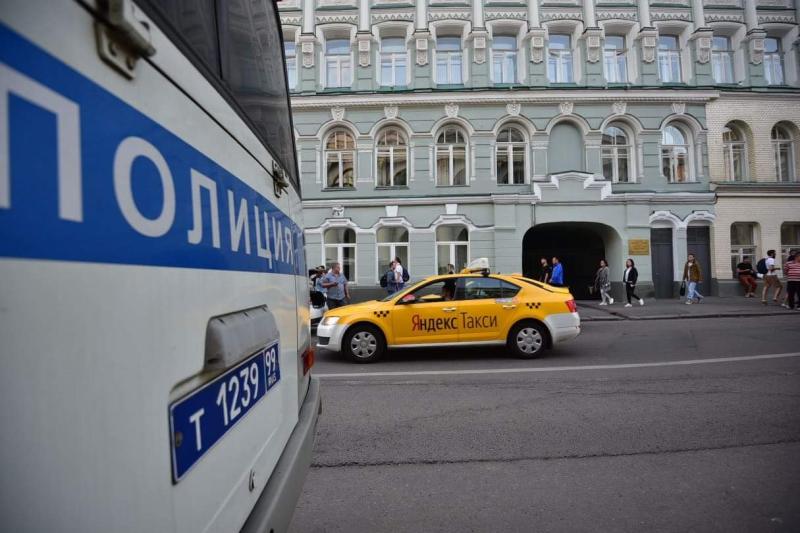 Столичные полицейские задержали подозреваемых в грабеже. Фото: архив, «Вечерняя Москва»