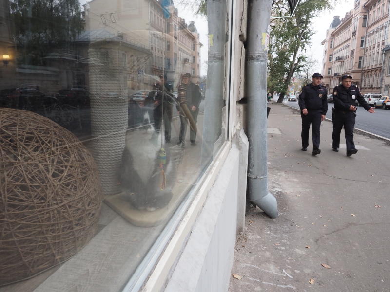 Полицейские района Чертаново Центральное задержали подозреваемую в мошенничестве в сфере туристического бизнеса