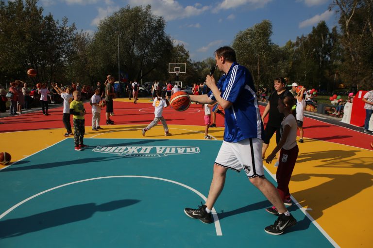 Как Майкл Джордан: профессиональную баскетбольную площадку открыли в районе Вешняки