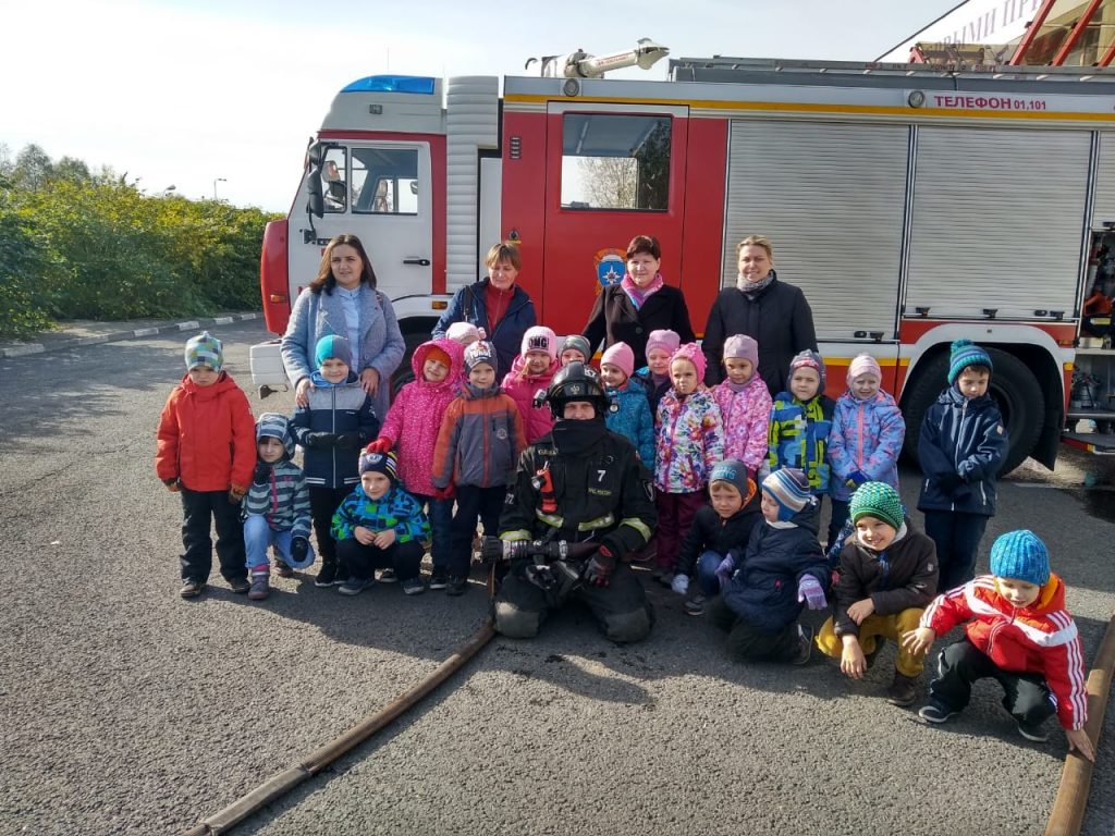 Увлекательную экскурсию для дошкольников провели огнеборцы 7 пожарно-спасательной части