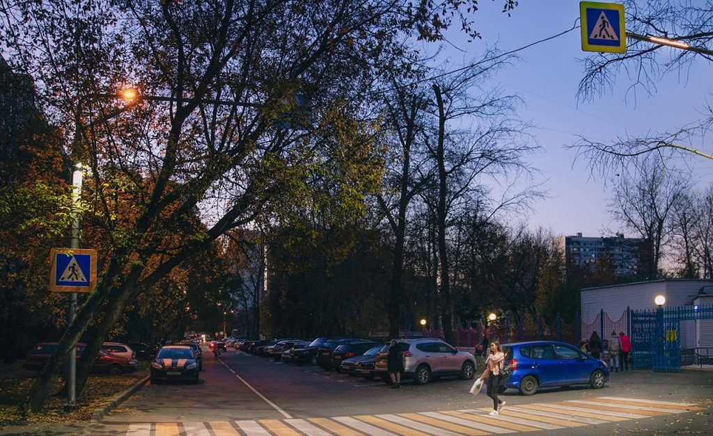 Светящаяся зебра: переходы на Ореховом бульваре оборудуют дополнительной подсветкой. Фото: официальный сайт мэра Москвы