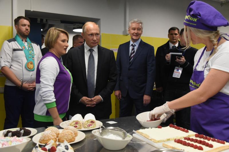 Владимир Путин и Сергей Собянин посетили «Техноград» на ВДНХ. Фото: Владимир Новиков