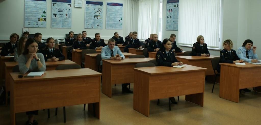 На юге столицы полицейские встретились с выпускниками Московского университета МВД РФ имени В.Я. Кикотя