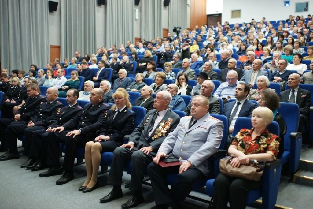 Сотрудников полиции поздравили в Южном округе