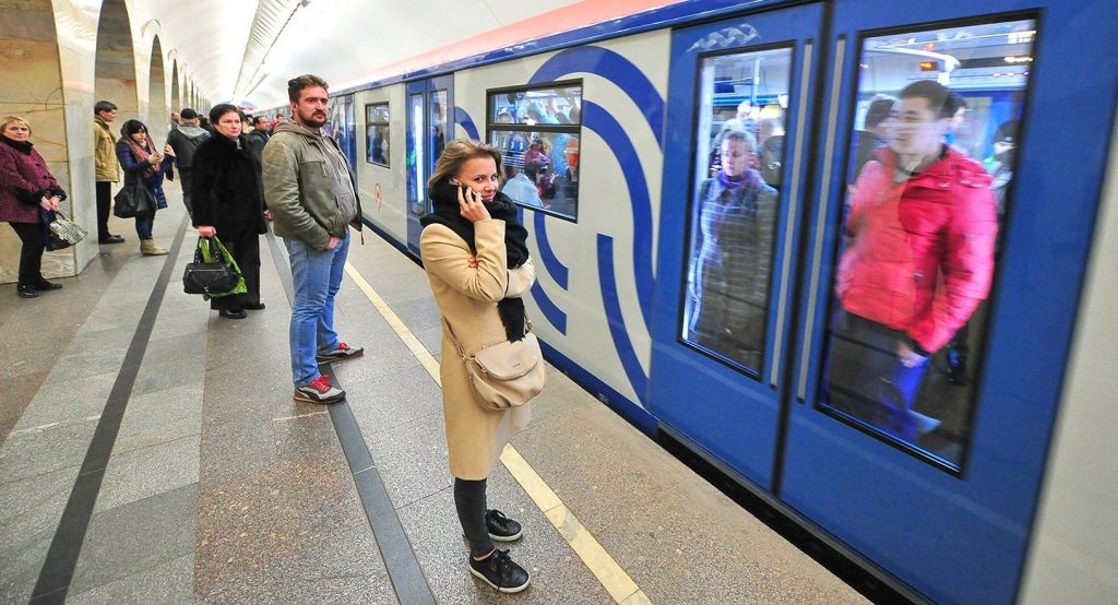 Кнопки открытия дверей заработали в поездах «Москва» на Филевской линии метро