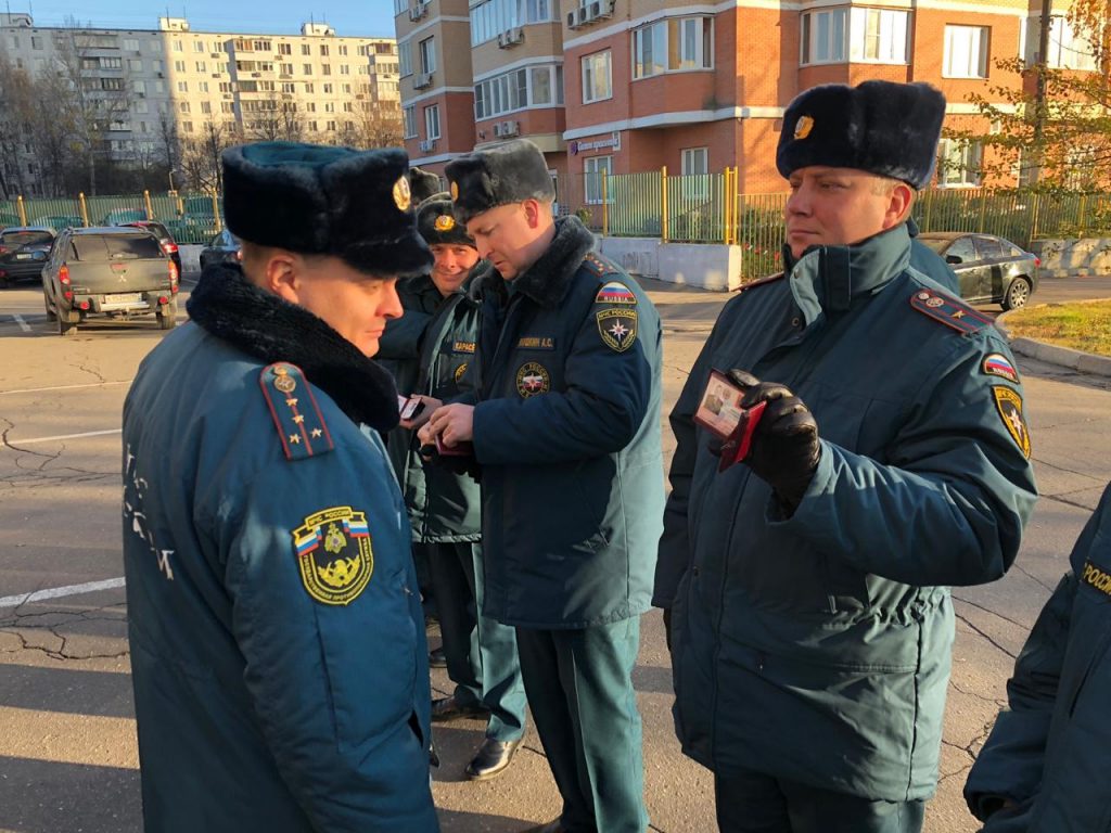 Строевой смотр сотрудников МЧС Юга столицы. Фото:  Пресс-служба Управления по ЮАО Главного Управления МЧС России по г. Москве