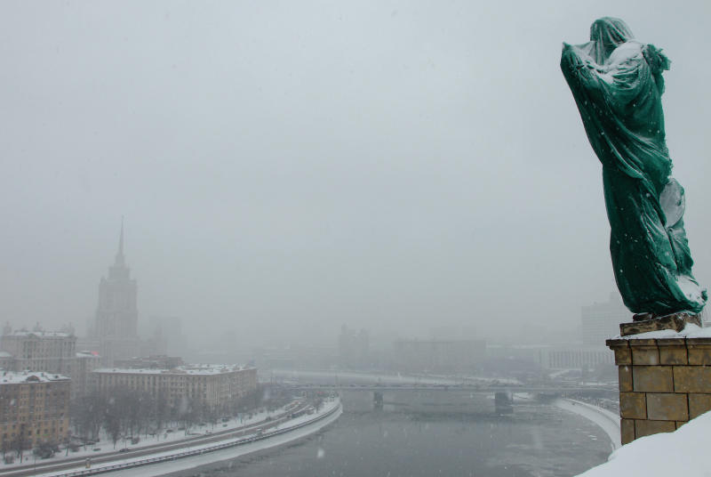 Московских водителей призвали быть внимательнее из-за снегопада