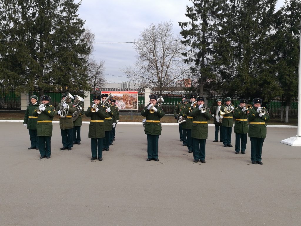 Кадетов двух школ юга познакомили с армейской жизнью. Фото предоставлено руководителем Аппарата Совета депутатов муниципального округа Орехово-Борисово Денисом Беляевским