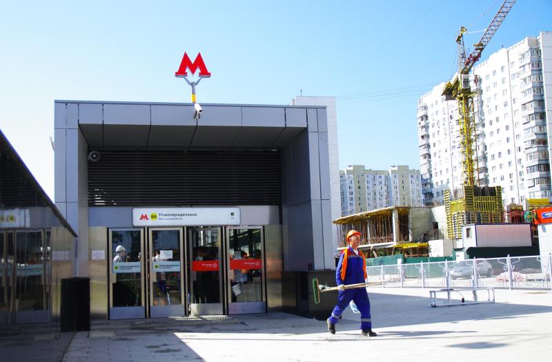 В Москве благоустроили территорию у станции метро «Новопеределкино»